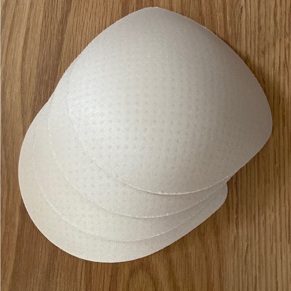 ❤️ Four New Lululemon Bra Insert Pads from Asia Size Medium NWOT - Picture 1 of 3